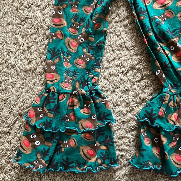 Reindeer outfit: “So Deerly Loved” - Picture 3 of 4